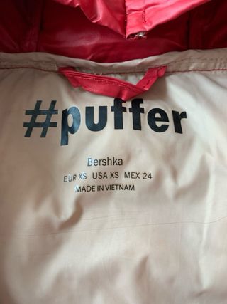 Plumífero Bershka rojo con capucha