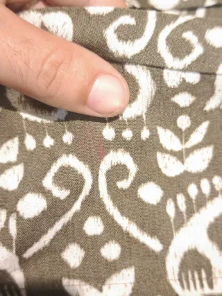 Camisa verde y blanca estampada talla L