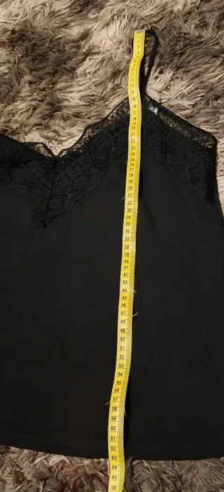 Top lencero negro con encaje