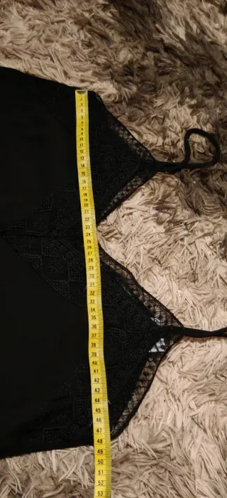 Top lencero negro con encaje