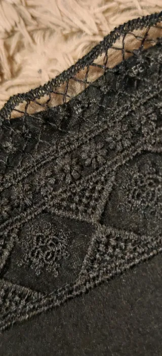 Top lencero negro con encaje