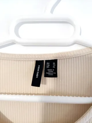 Cárdigan beige con cremallera