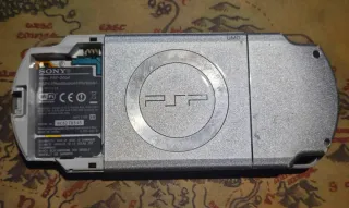 PSP 2004 plateada leer