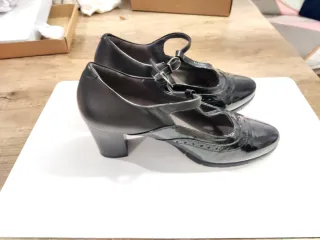 Zapatos de tacón negros charol