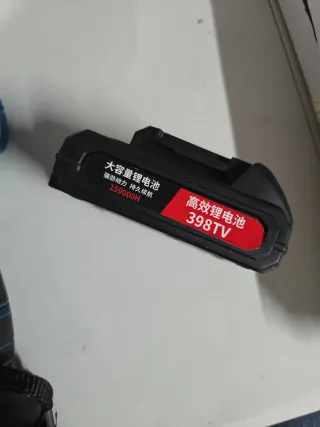 Mini sierra eléctrica con batería