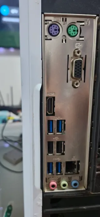 PC Escritorio Ryzen 5 Pro 3400G 256GB SSD 8gb ram