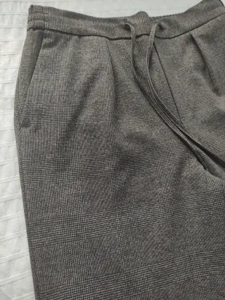 Pantalón jogger cuadros Zara