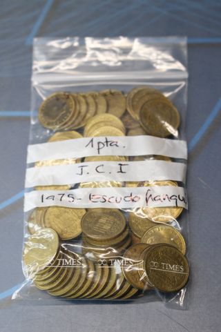 60 monedas de 1 peseta de 1975.
