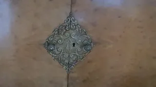 Se vacían casas. Compramos arte. Cerámica.