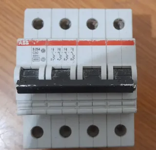 Interruttore magnetotermico ABB 4 poli 50A 6ka