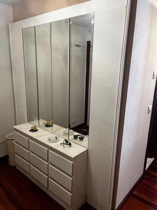 Recibidor blanco con espejo