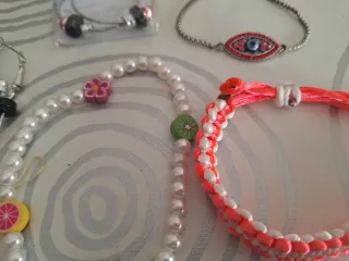 Lote bisutería: pulseras y pendientes