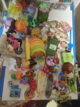 Lote 140 juguetes y accesorios varios