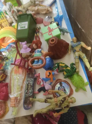 Lote 140 juguetes y accesorios varios