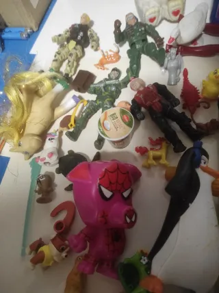 Lote 140 juguetes y accesorios varios