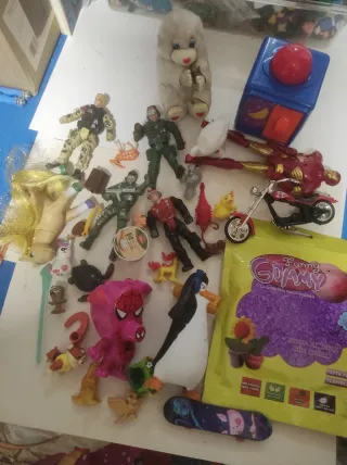Lote 140 juguetes y accesorios varios