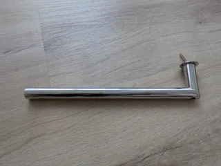 Toallero de metal plateado