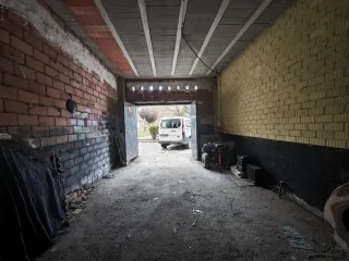 Local en plaza Carlos Cano para cochera o comercio