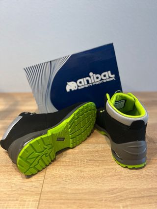 Botas de seguridad Anibal negras y verdes
