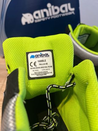 Botas de seguridad Anibal negras y verdes