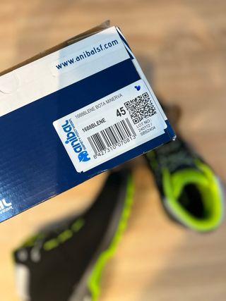 Botas de seguridad Anibal negras y verdes