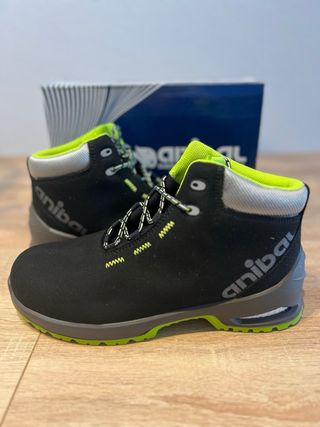 Botas de seguridad Anibal negras y verdes