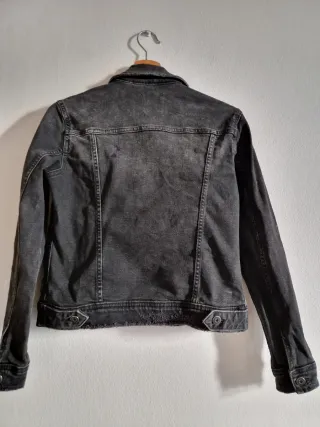 Cazadora vaquera negra Zara