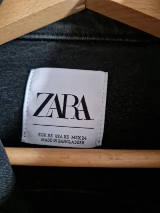 Cazadora vaquera negra Zara