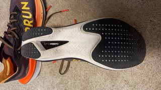 Zapatilla Kiprun Carbon Plate Negra Naranja