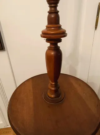 Lámpara de pie antigua madera