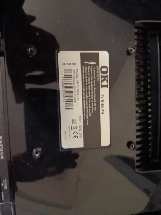 Monitor LCD panoramico OKI B15APH con altavoces.