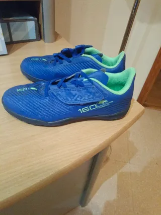 Zapatillas fútbol sala niño talla 33.SIN ESTRENAR