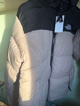 Chaqueta The North Face beige y negra
