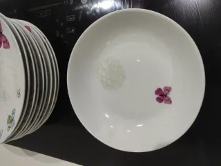 Vajilla 20 piezas: 9 llanos, 5 hondos, 6 postre