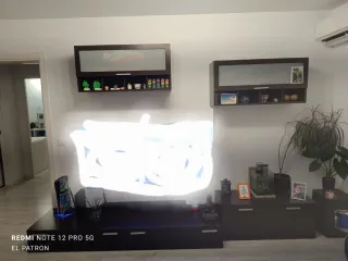 Mueble TV y 2 módulos colgantes