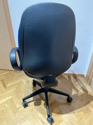 2 SILLAS DE ESCRITORIO ERGONOMICAS Y GIRATORIAS