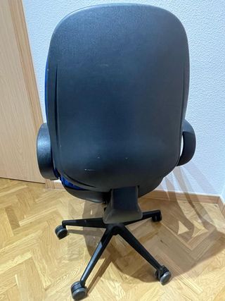 2 SILLAS DE ESCRITORIO ERGONOMICAS Y GIRATORIAS