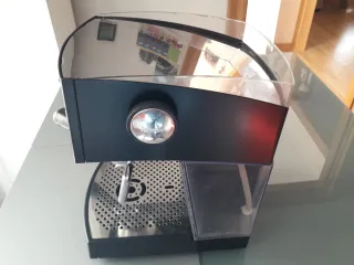 Cafetera de cápsulas blandas con vaporizador