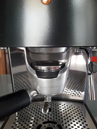 Cafetera de cápsulas blandas con vaporizador