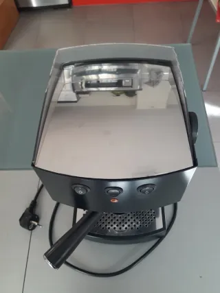 Cafetera de cápsulas blandas con vaporizador