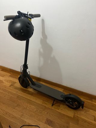 Patinete Xiaomi Eléctrico + cargador + casco