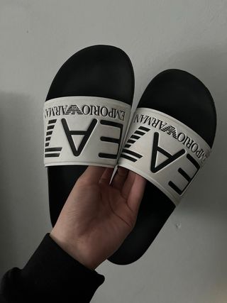 Chanclas Emporio Armani EA7 Negras y Blancas