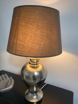 Lámpara de mesa metal y tela marrón