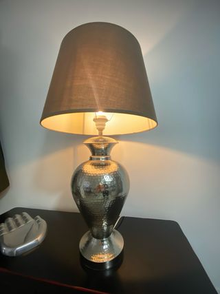 Lámpara de mesa metal y tela marrón