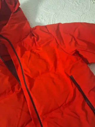 Utilizado en 3 ocasiones. Tejido transpirable e