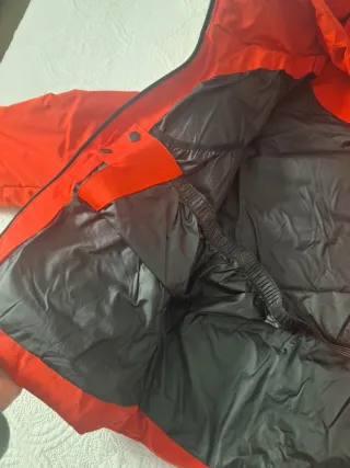 Utilizado en 3 ocasiones. Tejido transpirable e