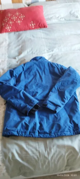 Chaqueta de esquí azul. Talla 14 años.