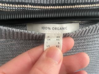 Jersey de rayas grises y blancas