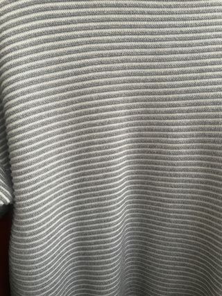 Jersey de rayas grises y blancas