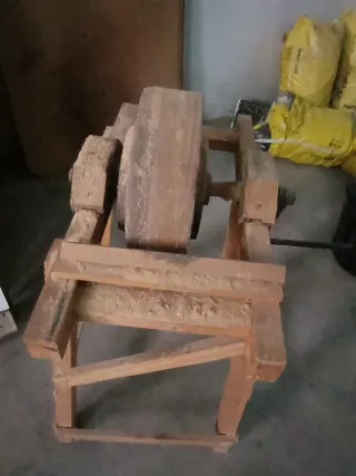 Antiguisina Piedra Afiladora con Mesa HISTÓRICA